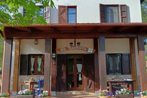 Outdoor dining - 2 Bedroom Bed & breakfast in Gerano (Gerano)