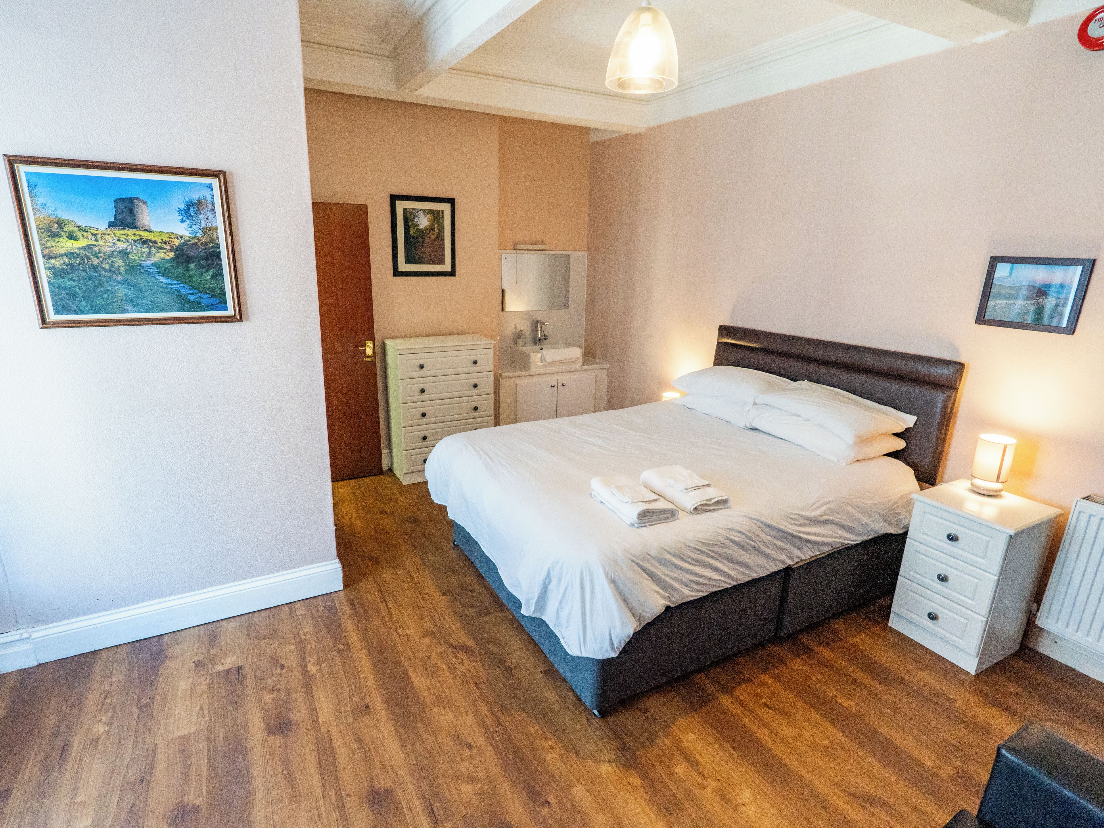 7 bedrooms, iron/ironing board, travel cot, free WiFi