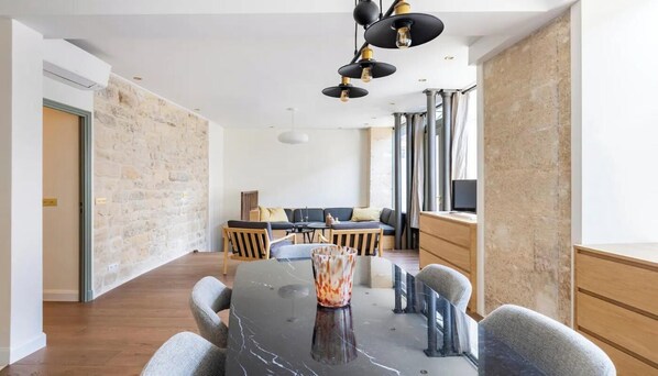 Dining - A DESIGNER PLACE WITH MODERN LUXURY & WARM ATMOSPHERE-RUE CLÉMENT-SAINT GERMAIN (Paris)