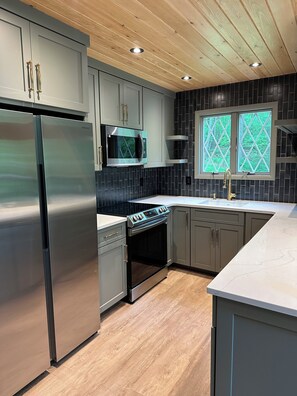 Refrigerador, microondas, horno, placa de cocina