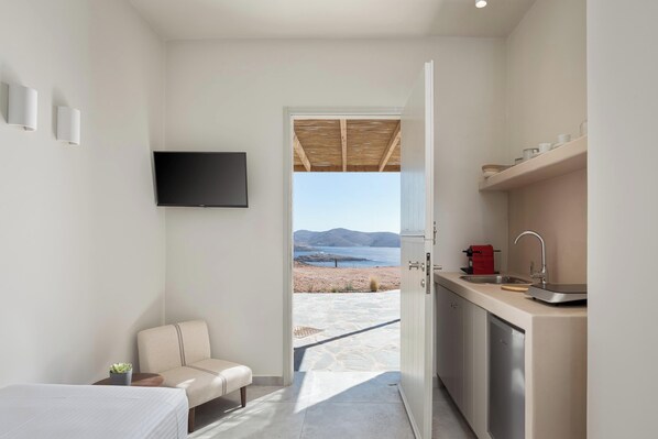 1 bedroom, in-room safe, iron/ironing board, free WiFi