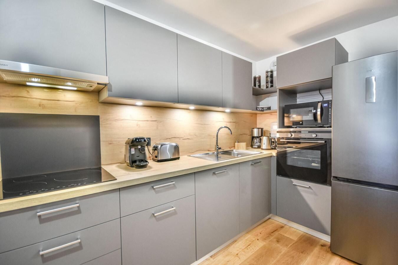 Coffee/tea maker, fridge, microwave, oven