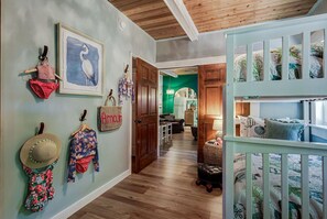 4 Schlafzimmer, Bügeleisen/Bügelbrett, Reisekinderbett, WLAN