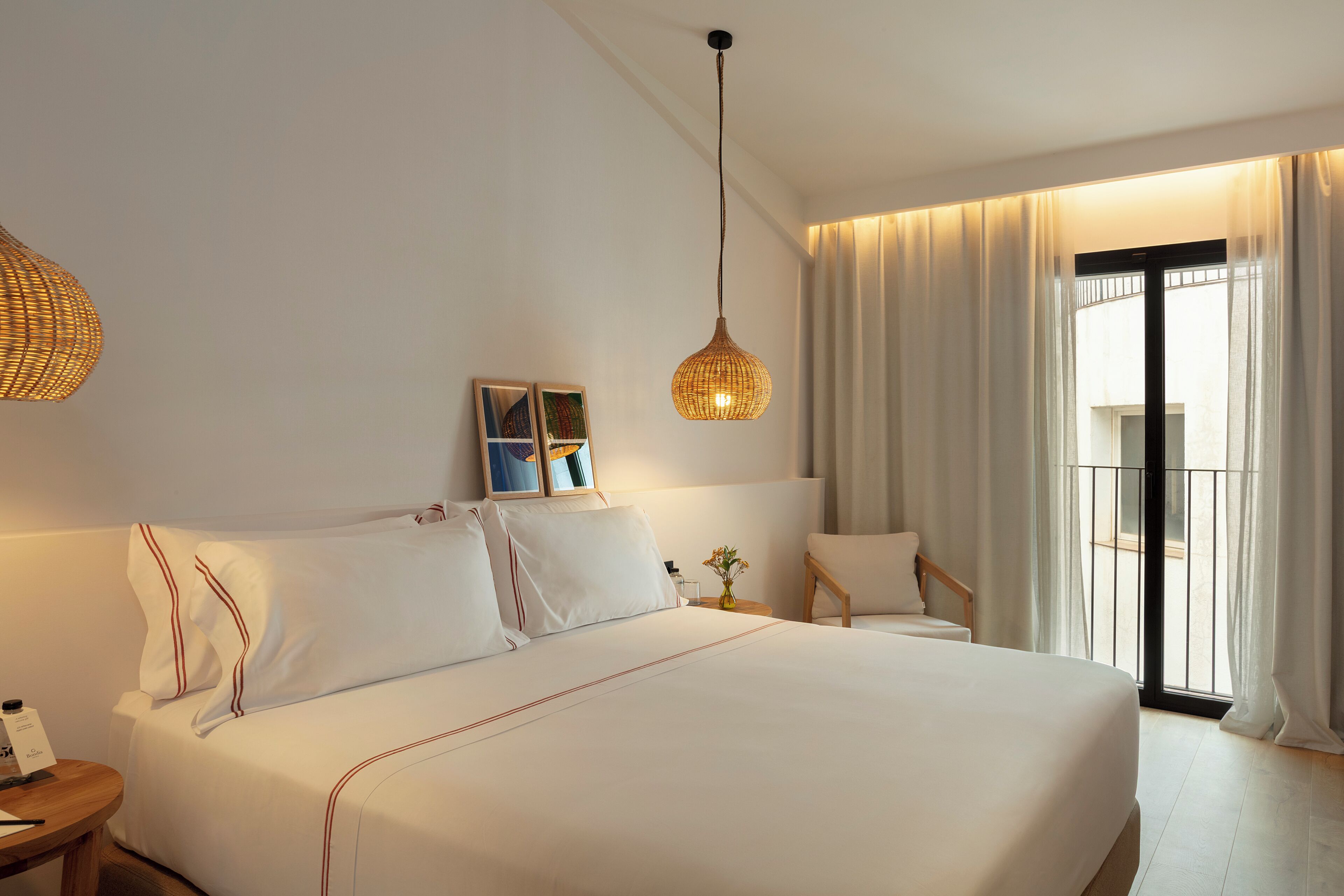 Ropa de cama de alta calidad y minibar 