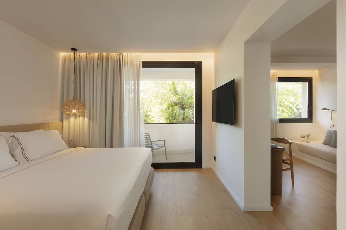 Premium bedding, minibar, in-room safe, blackout curtains