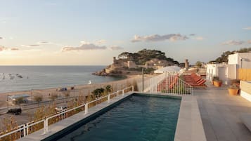 Outdoor pool, open 10:00 AM to 9:00 PM, pool umbrellas, pool loungers