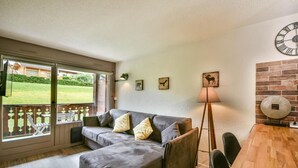 Living area - 1st floor, balcony, tv, ski locker, 25m², Les Gets (Les Gets)