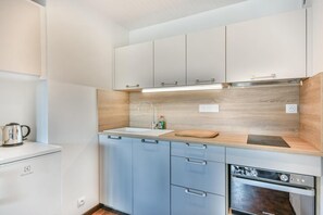 Kühlschrank, Mikrowelle, Ofen, Geschirrspüler