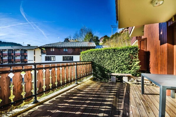 Property grounds - Ground floor, terrace, tv, ski locker, 32m², Les Gets (Les Gets)