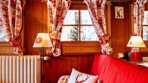 Fireplace - Wifi, 150m from resort center, 2nd floor, balcony, fireplace or stove, parking, tv, ski locker, 49m² (Les Gets)