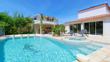 Piscine extérieure, piscine chauffée