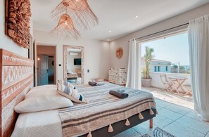 4 bedrooms, iron/ironing board, travel cot, free WiFi - Villa Exceptionnelle Avec Piscine Privée , Haut de Gamme, Proche de la Plage (Sanary-sur-Mer)