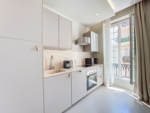 Frigorifero, microonde, forno, lavastoviglie