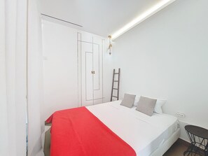 2 bedrooms, iron/ironing board, WiFi