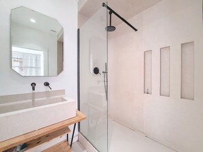 Een douche, een haardroger