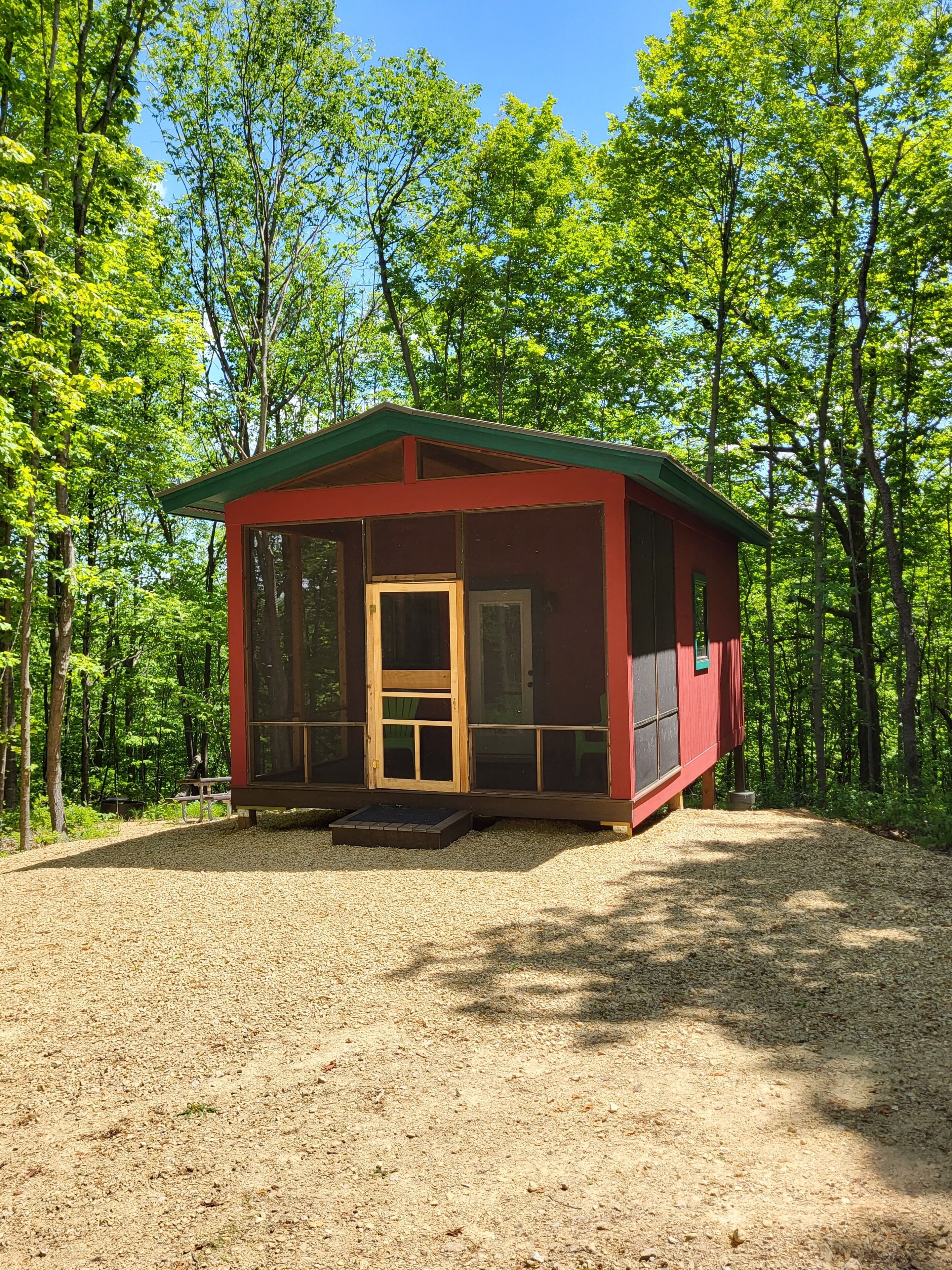 Quaint 1-bedroom camper cabin in County Park!
