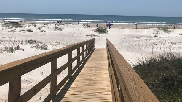 On the beach, sun-loungers, beach towels - STEPS TO THE BEACH and POOL Oceanfront QUIET complex Lola’sLanding!! CouplesOnly (St. Augustine)