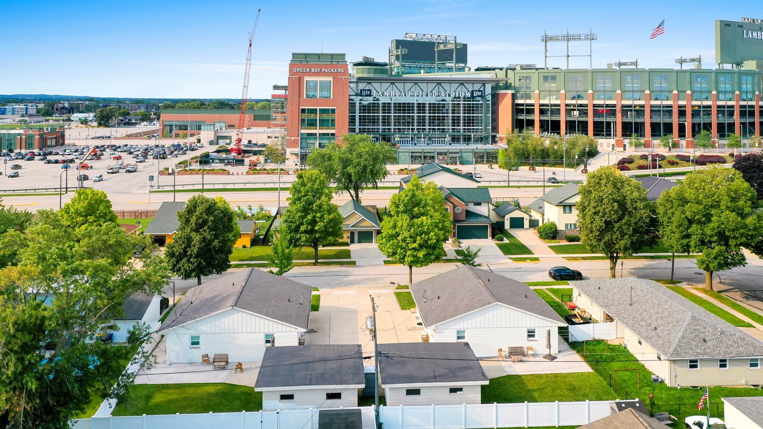 1214 Lambeau Luxe: Sleeps 32