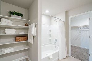 Bathroom - Brand New, 4 Bedrooms, 2 Bathrooms With 8 Beds (New Iberia)