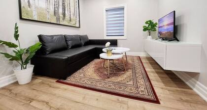 The Cozy Cove Modern King-Bedroom Full Apartment