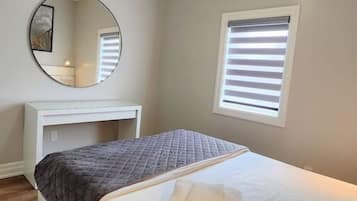 1 habitación, tabla de planchar con plancha, wifi gratis y ropa de cama