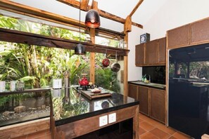Private kitchen - Villa Bhuvana with Private Swimming Pool (Gili Trawangan)