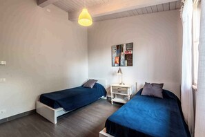 2 bedrooms, iron/ironing board, travel crib, internet