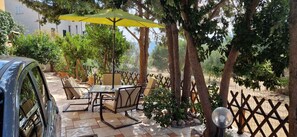 屋外ダイニングエリア