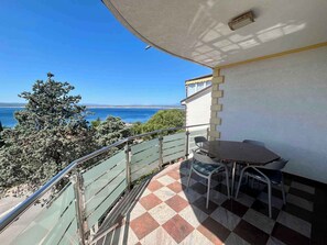 Outdoor dining - Holiday flat modern with lovely balcony and sea view (Dramalj)
