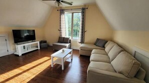 Smart TV - Brand New Loft - Close to Beautiful Downtown (Greenville)