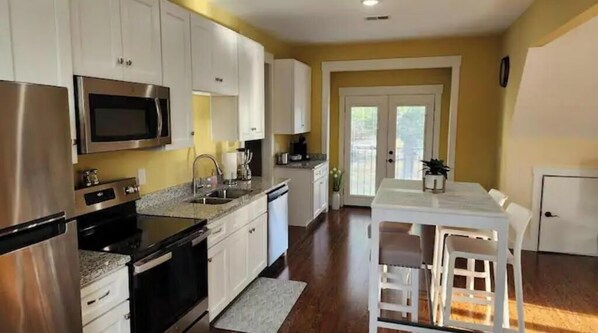 Private kitchen - Brand New Loft - Close to Beautiful Downtown (Greenville)