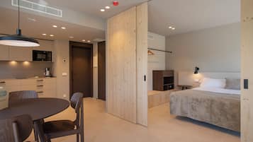 1 bedroom, in-room safe, iron/ironing board, free WiFi