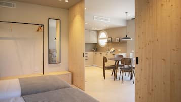 1 slaapkamer, een strijkplank/strijkijzer, beddengoed
