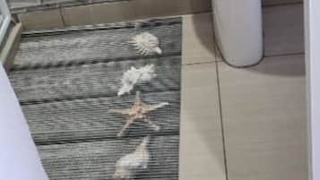 Toallas, jabón, papel de baño