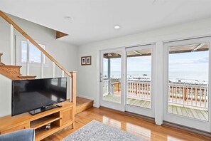 Smart-TV og stereoanlegg