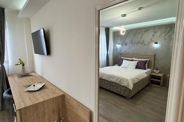 Habitación Deluxe doble, vistas al jardín | Escritorio, espacio para trabajar con un portátil, cunas gratuitas