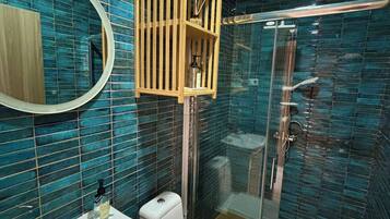 Twin Room | Desk, laptop workspace, free cots/infant beds, free WiFi