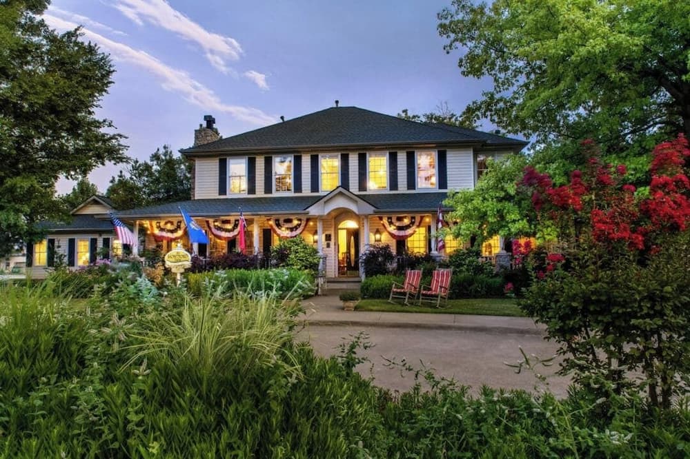 Montford Inn & Cottages