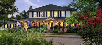 Montford Inn & Cottages