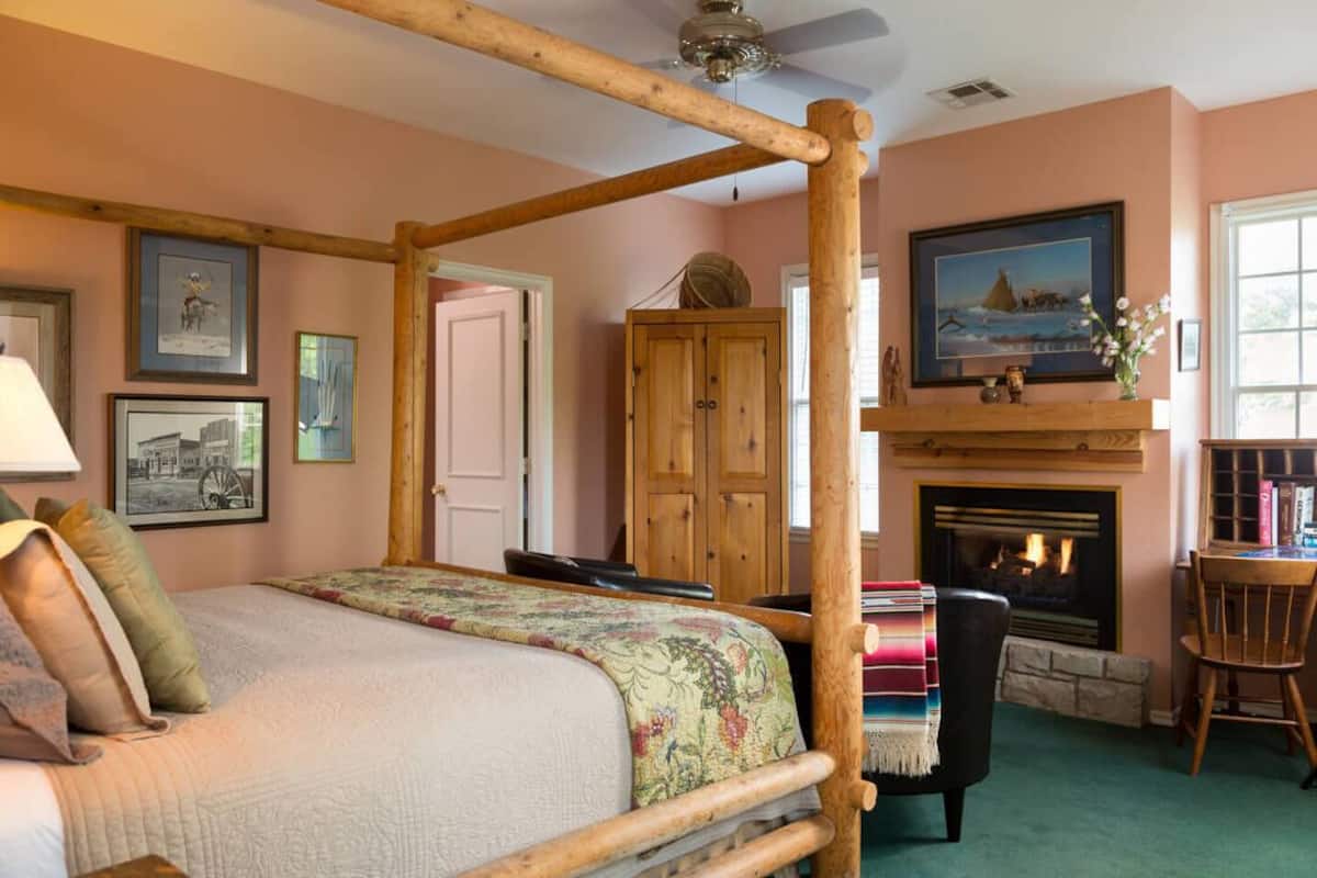 1 bedroom, individually decorated, individually furnished