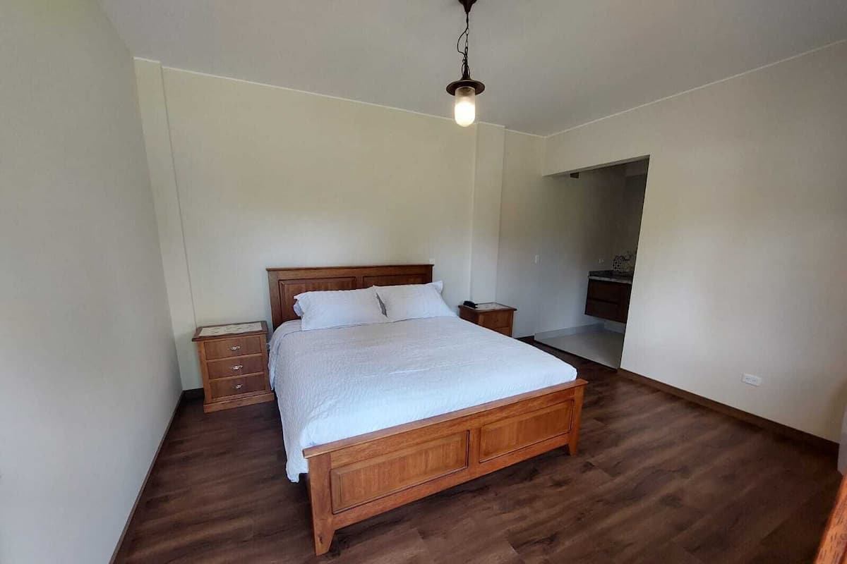 Comfort Single Room, Garden View | Meja, kalis bunyi, Wi-fi percuma