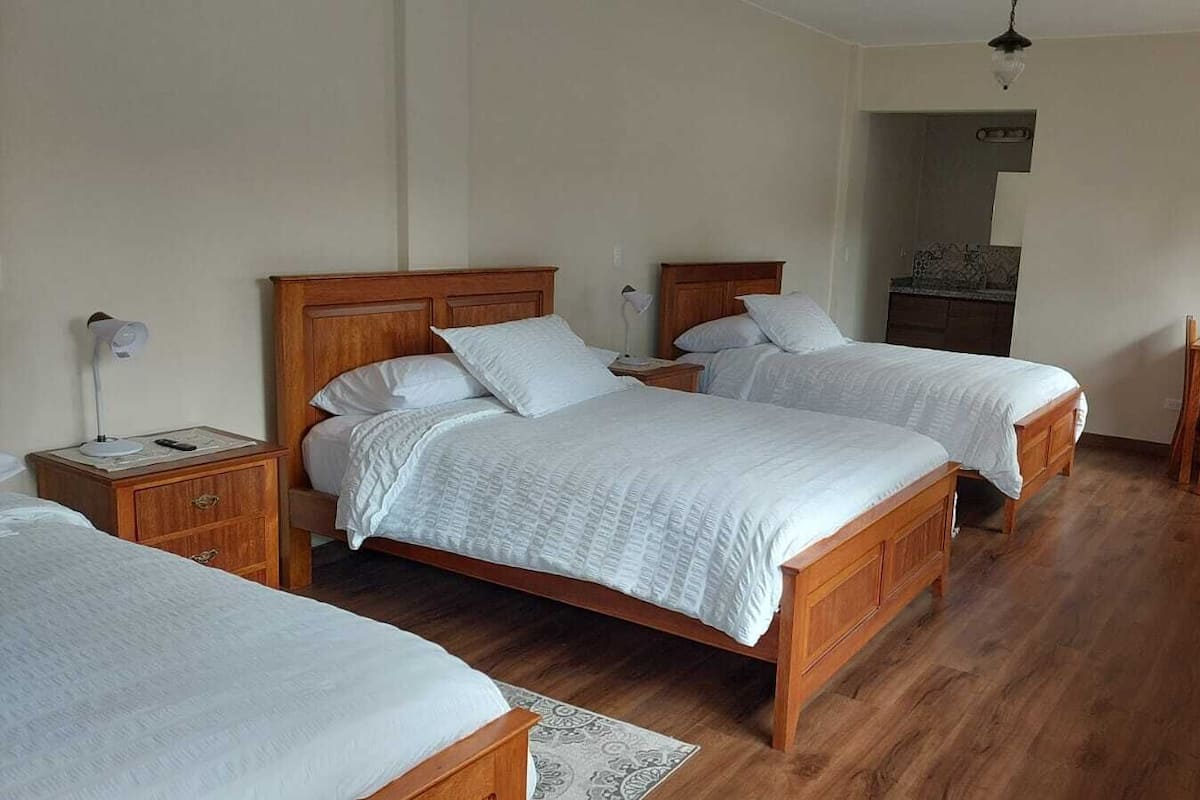 Comfort Triple Room, Garden View | Meja, kalis bunyi, Wi-fi percuma