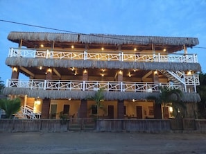 Façana frontal de l'allotjament