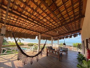 Quarto casal clássico, vista para o mar | Área de estar