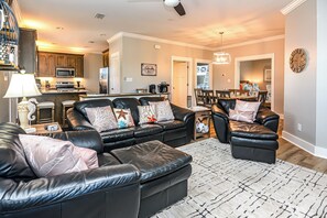 Hus - 3 sovrum - uteplats - utsikt mot trädgården | Vardagsrum