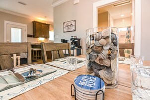 Casa, 3 habitaciones, patio, vistas al jardín | Restauración