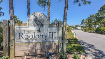 House, 3 Bedrooms, Patio, Garden View | Property grounds