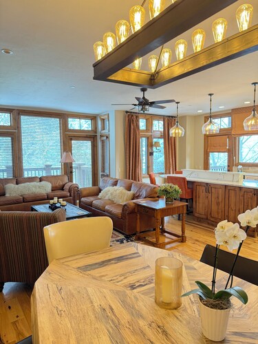 3 Bedroom Condo Just Steps From Arrowhead Lift