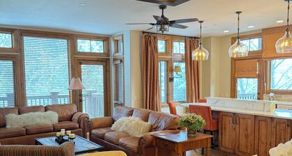 3 Bedroom Condo Just Steps From Arrowhead Lift