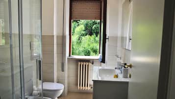 Casa, 3 habitaciones, para fumadores, balcón | Baño